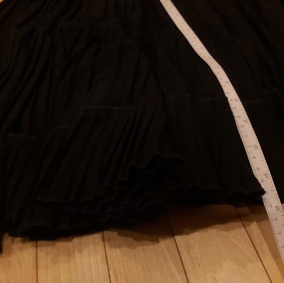 Mondi black tierd pleated skirt - Picture 3 of 6